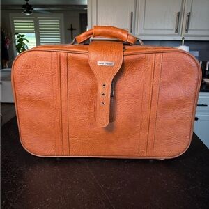 Vintage 1970s World Traveler Bag!